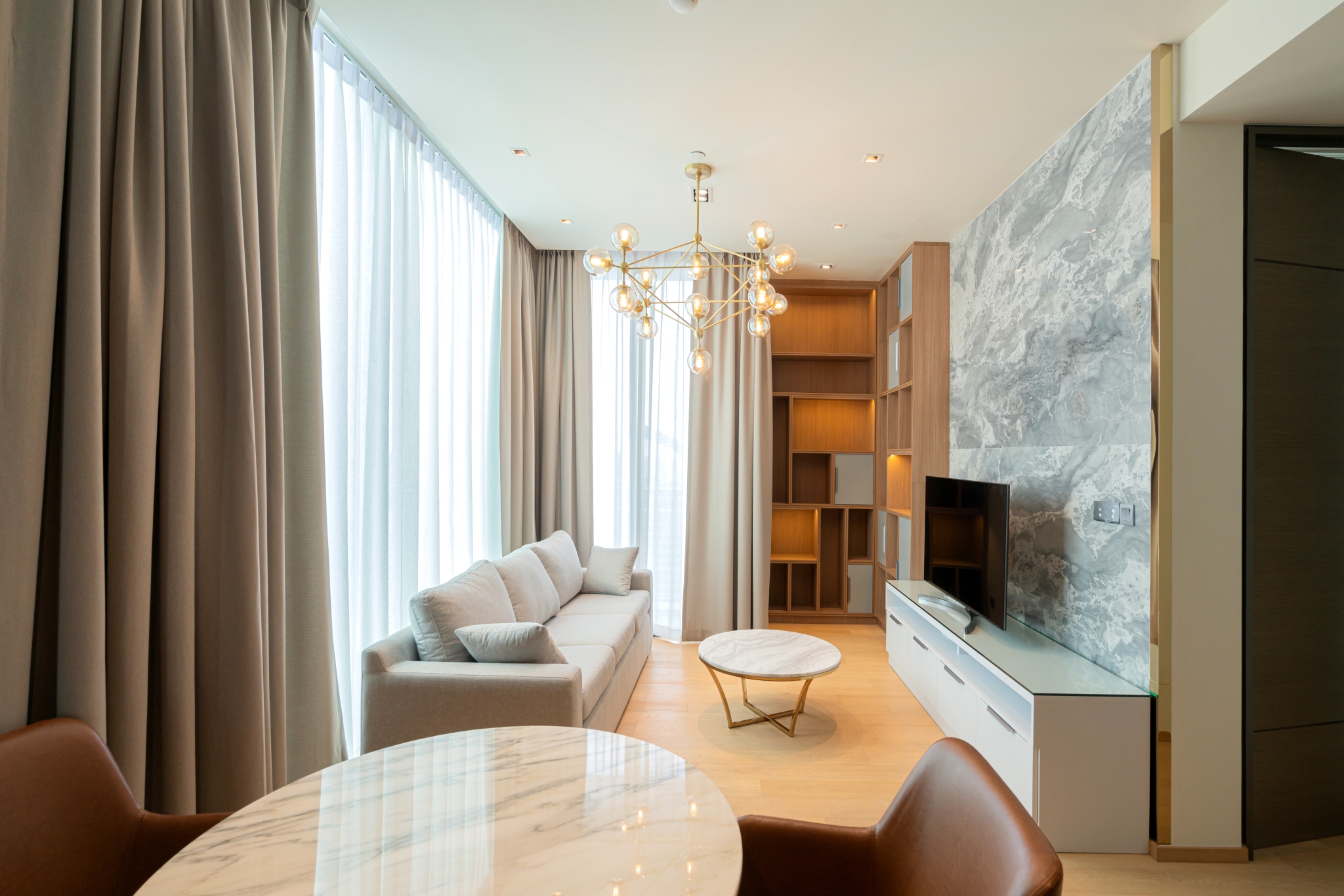 beautiful-contemporary-modern-design-apartment-with-natural-light-fron-bir-window-white-curtain