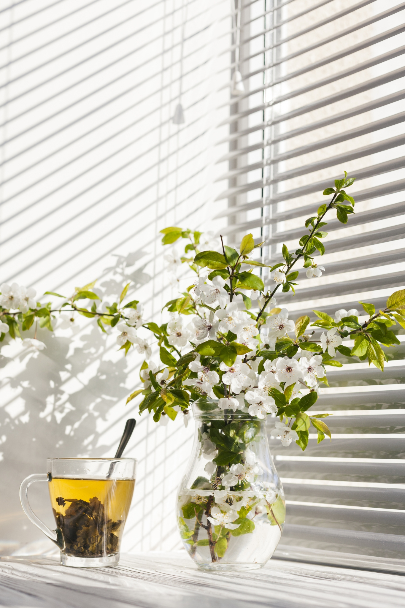 flowers-vase-with-tea-cup